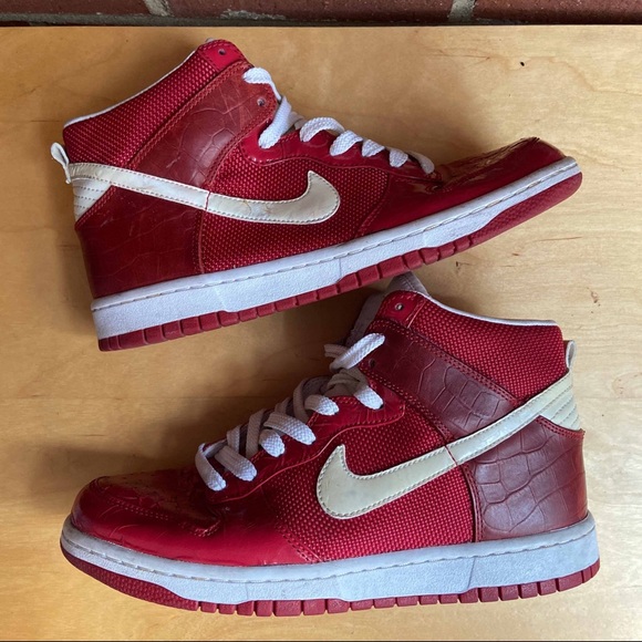 Nike Dunk High Red - Picture 2 of 9